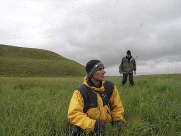 Photo of entomologist Claudio Gratton and limnologist Jake Vander Zanden in Iceland