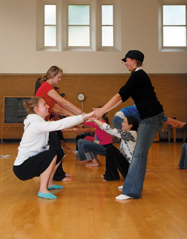 http://www.news.wisc.edu/story_images/0000/1005/2008_09_11_Dance-Therapy-Cl.jpg