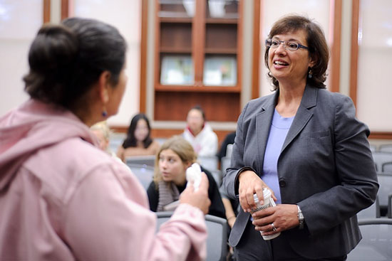 Photo of a student sharing the personal story of her son&rsquo;s immigration with Nazario.
