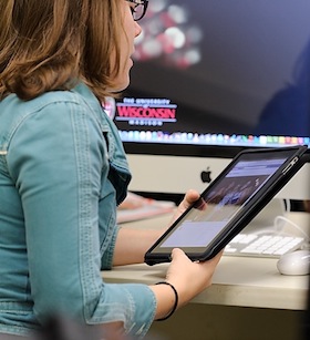 Photo: student using tablet compueter