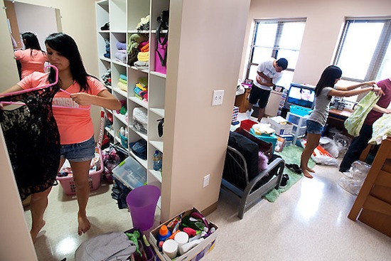 Photo: students moving into Smith Hall