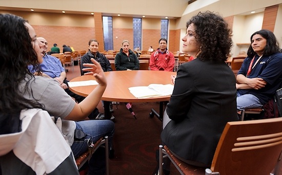 Photo: Carmen Romero-Gonz&aacute;lez in discussion group